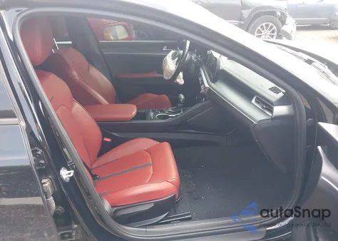 2022 Kia K5 Gt-Line from USA, damaged, VIN 5XXG64J25NG086867